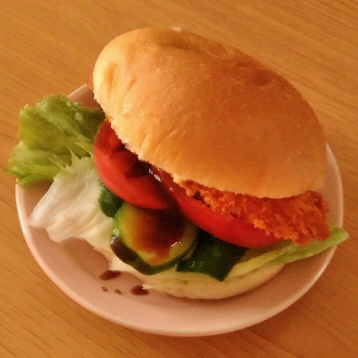 トマトレタスきゅうり入り♪フィッシュバーガー